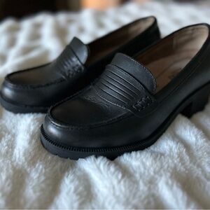 Like new ✨ Eastland Black Leather Slip-On Loafer